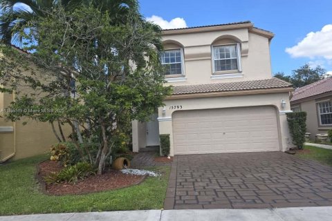 Снять в аренду виллу или дом в Пемброк-Пайнс, Флорида 4 спальни, 205.59м2, № 1952960 - фото 19