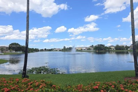 Снять в аренду виллу или дом в Пемброк-Пайнс, Флорида 4 спальни, 205.59м2, № 1952960 - фото 17