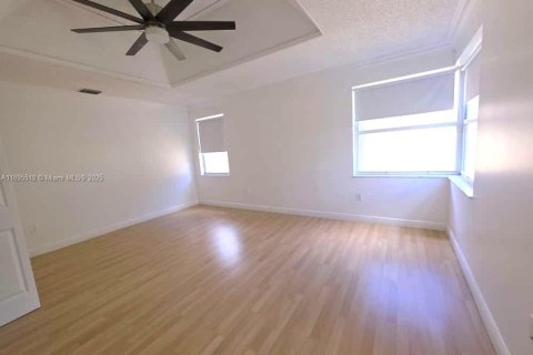 Снять в аренду виллу или дом в Пемброк-Пайнс, Флорида 4 спальни, 205.59м2, № 1952960 - фото 13