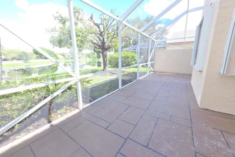 Снять в аренду виллу или дом в Пемброк-Пайнс, Флорида 4 спальни, 205.59м2, № 1952960 - фото 16