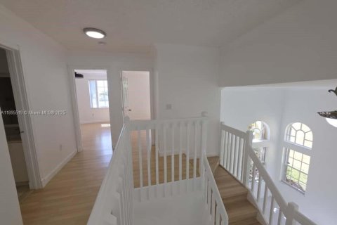 Снять в аренду виллу или дом в Пемброк-Пайнс, Флорида 4 спальни, 205.59м2, № 1952960 - фото 9