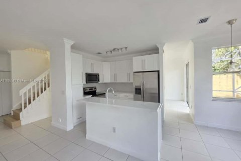 Снять в аренду виллу или дом в Пемброк-Пайнс, Флорида 4 спальни, 205.59м2, № 1952960 - фото 6