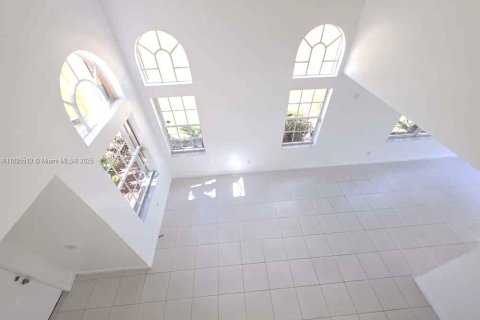 Снять в аренду виллу или дом в Пемброк-Пайнс, Флорида 4 спальни, 205.59м2, № 1952960 - фото 15