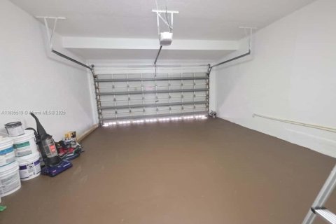 Снять в аренду виллу или дом в Пемброк-Пайнс, Флорида 4 спальни, 205.59м2, № 1952960 - фото 20