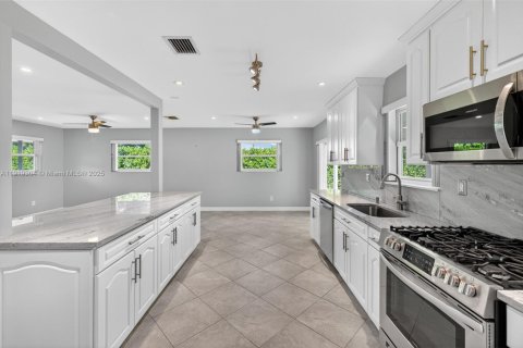 Villa ou maison à vendre à South Miami, Floride: 3 chambres, 118.36 m2 № 1974728 - photo 30