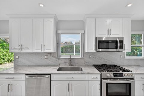 Villa ou maison à vendre à South Miami, Floride: 3 chambres, 118.36 m2 № 1974728 - photo 21