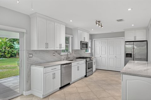 Villa ou maison à vendre à South Miami, Floride: 3 chambres, 118.36 m2 № 1974728 - photo 29