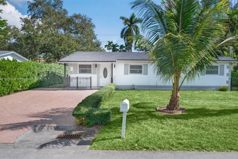Villa ou maison à vendre à South Miami, Floride: 3 chambres, 118.36 m2 № 1974728 - photo 4