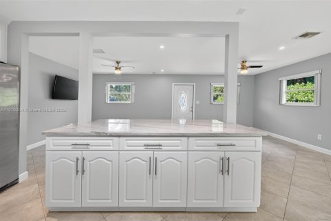 Villa ou maison à vendre à South Miami, Floride: 3 chambres, 118.36 m2 № 1974728 - photo 22