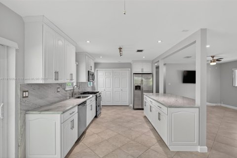 Villa ou maison à vendre à South Miami, Floride: 3 chambres, 118.36 m2 № 1974728 - photo 25