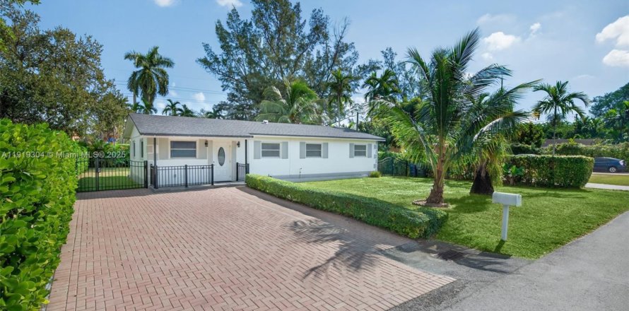 Villa ou maison à South Miami, Floride 3 chambres, 118.36 m2 № 1974728