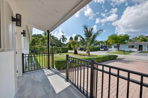 Villa ou maison à vendre à South Miami, Floride: 3 chambres, 118.36 m2 № 1974728 - photo 17