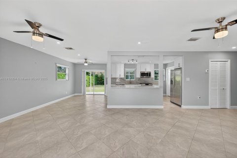 Villa ou maison à vendre à South Miami, Floride: 3 chambres, 118.36 m2 № 1974728 - photo 19