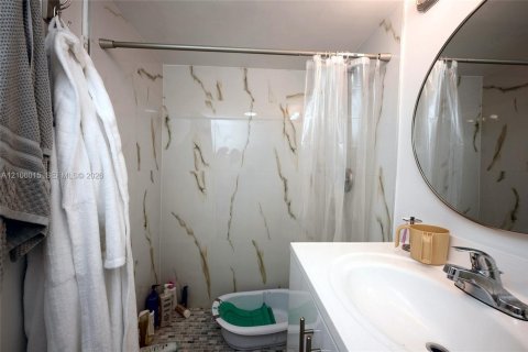 Copropriété à vendre à Aventura, Floride: 2 chambres, 113.34 m2 № 2414306 - photo 17