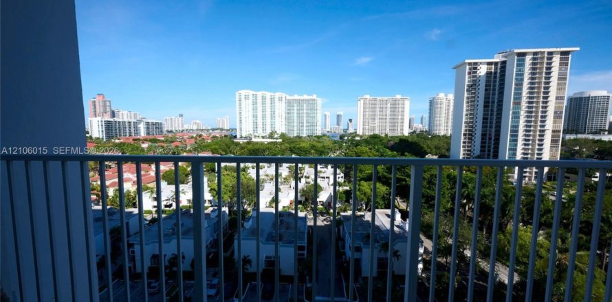 Condo à Aventura, Floride, 2 chambres  № 2414306