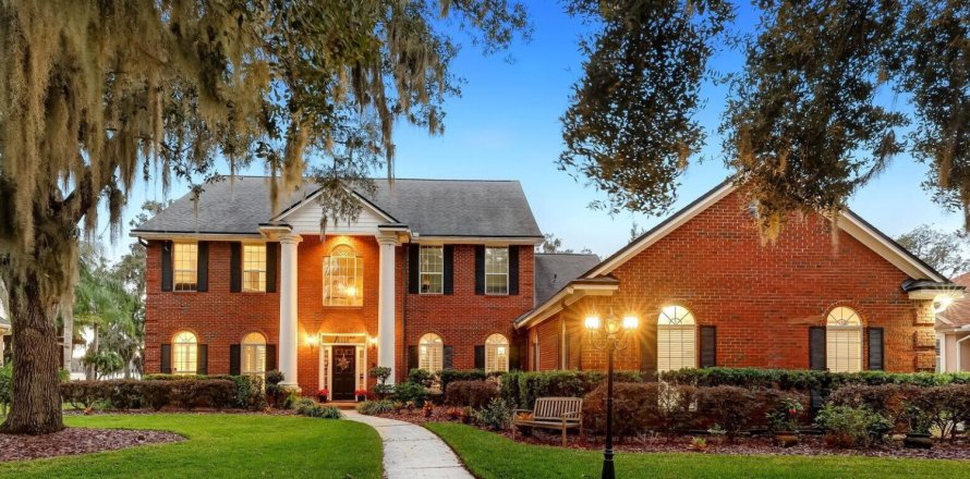 House in Fleming Island, Florida 6 bedrooms, 390.75 sq.m. № 853402