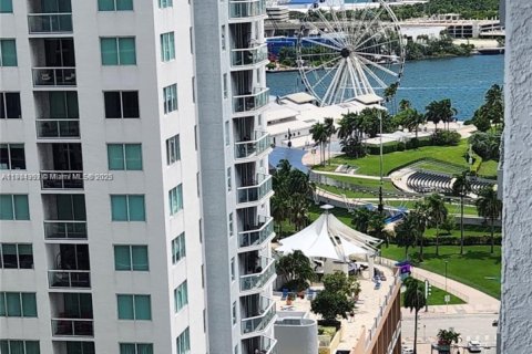 Copropriété à louer à Miami, Floride: 1 chambre, 60.48 m2 № 1956789 - photo 12