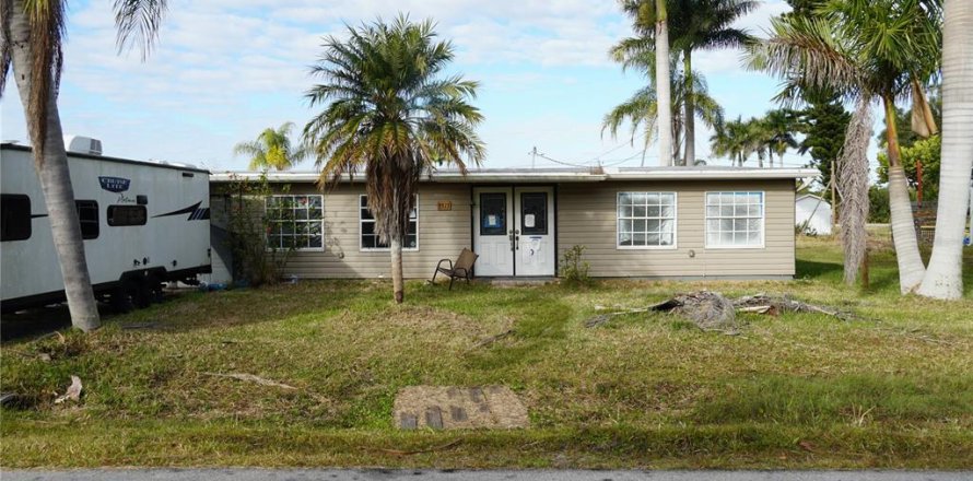 Villa ou maison à Punta Gorda, Floride 3 chambres, 173.63 m2 № 2200874