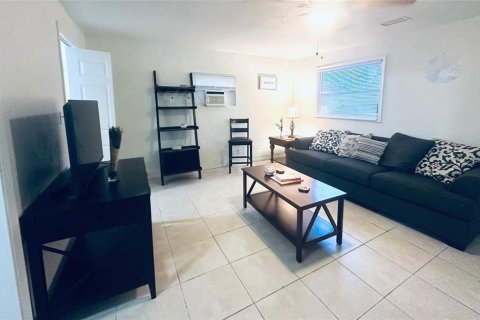 Apartamento en alquiler en Saint Petersburg, Florida, 1 dormitorio, 55.74 m2 № 1918773 - foto 1