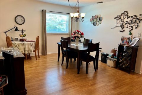 Condo in New Port Richey, Florida, 2 bedrooms  № 1870222 - photo 15
