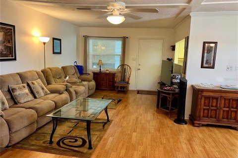 Condo in New Port Richey, Florida, 2 bedrooms  № 1870222 - photo 18
