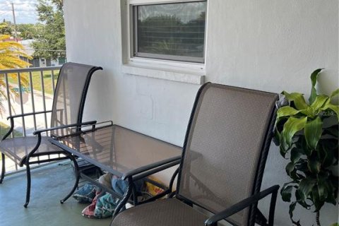Condo in New Port Richey, Florida, 2 bedrooms  № 1870222 - photo 6
