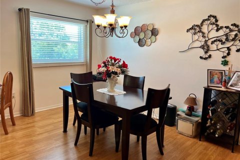 Condo in New Port Richey, Florida, 2 bedrooms  № 1870222 - photo 13