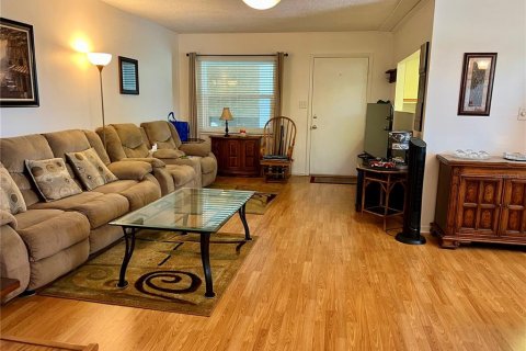 Condo in New Port Richey, Florida, 2 bedrooms  № 1870222 - photo 12