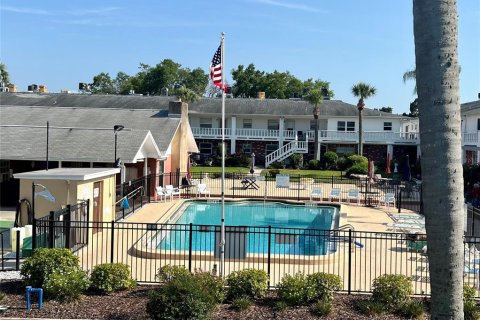 Condo in New Port Richey, Florida, 2 bedrooms  № 1870222 - photo 4