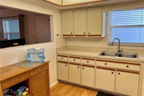 Condo in New Port Richey, Florida, 2 bedrooms  № 1870222 - photo 10