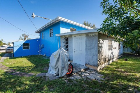 House in Miami, Florida 4 bedrooms, 235.04 sq.m. № 1818348 - photo 29