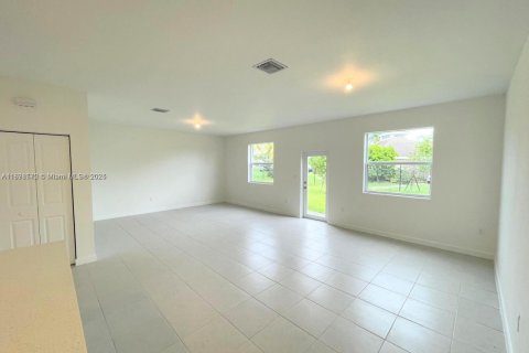 House in Homestead, Florida 4 bedrooms, 226.59 sq.m. № 1950987 - photo 4