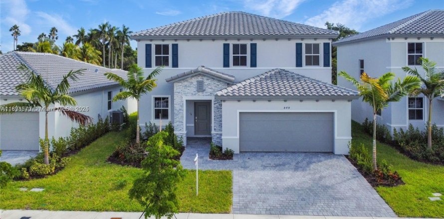 House in Homestead, Florida 4 bedrooms, 226.59 sq.m. № 1950987