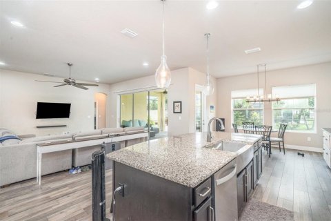 House in Apollo Beach, Florida 4 bedrooms, 299.24 sq.m. № 1906027 - photo 11