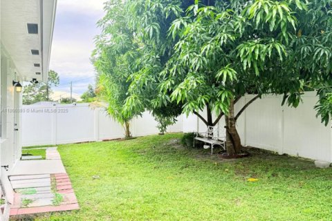 Commercial property in Port St. Lucie, Florida 1 bedroom, 277.78 sq.m. № 1897468 - photo 26