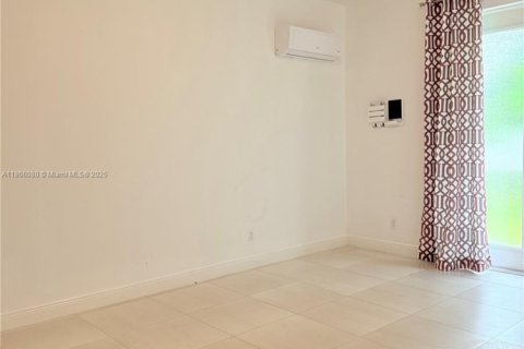 Commercial property in Port St. Lucie, Florida 1 bedroom, 277.78 sq.m. № 1897468 - photo 3