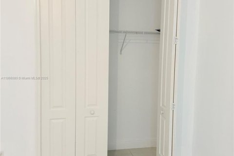 Commercial property in Port St. Lucie, Florida 1 bedroom, 277.78 sq.m. № 1897468 - photo 6