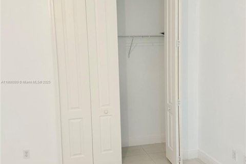 Commercial property in Port St. Lucie, Florida 1 bedroom, 277.78 sq.m. № 1897468 - photo 8