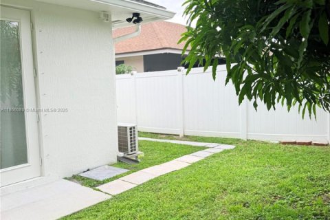 Commercial property in Port St. Lucie, Florida 1 bedroom, 277.78 sq.m. № 1897468 - photo 23