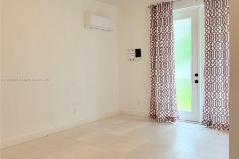 Commercial property in Port St. Lucie, Florida 1 bedroom, 277.78 sq.m. № 1897468 - photo 5
