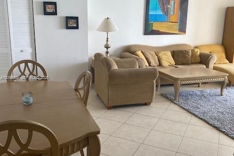 Copropriété à louer à Hallandale Beach, Floride: 2 chambres, 101.64 m2 № 2385084 - photo 6