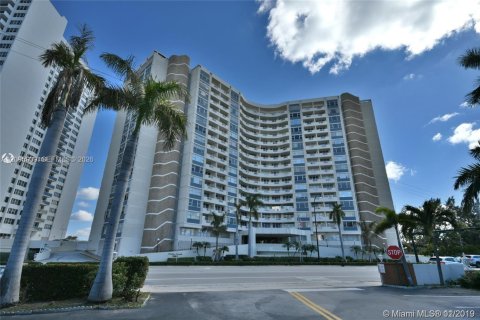 Condo à Hallandale Beach, Floride, 2 chambres  № 2385084