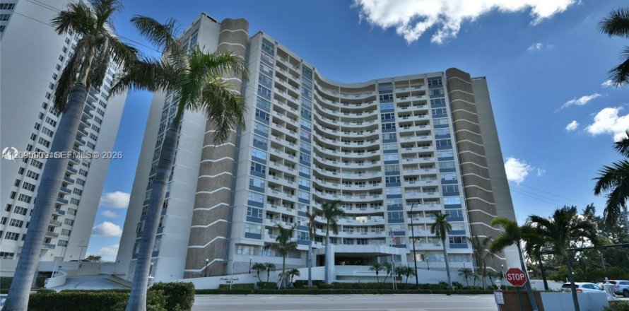 Condo à Hallandale Beach, Floride, 2 chambres  № 2385084