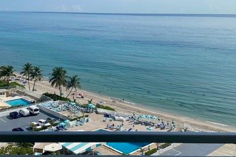 Copropriété à louer à Hallandale Beach, Floride: 2 chambres, 101.64 m2 № 2385084 - photo 2