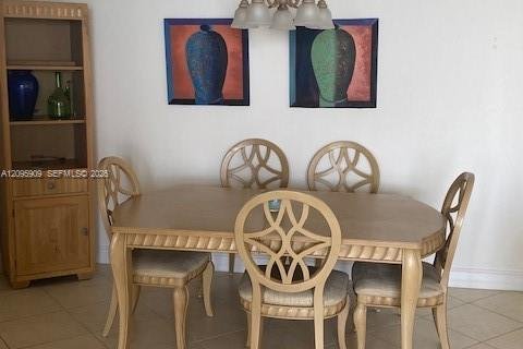 Copropriété à louer à Hallandale Beach, Floride: 2 chambres, 101.64 m2 № 2385084 - photo 8