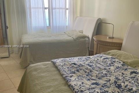 Copropriété à louer à Hallandale Beach, Floride: 2 chambres, 101.64 m2 № 2385084 - photo 12