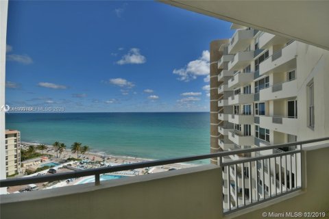 Copropriété à louer à Hallandale Beach, Floride: 2 chambres, 101.64 m2 № 2385084 - photo 3