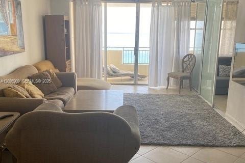Copropriété à louer à Hallandale Beach, Floride: 2 chambres, 101.64 m2 № 2385084 - photo 7