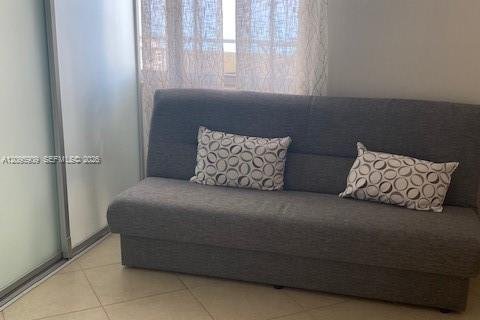 Copropriété à louer à Hallandale Beach, Floride: 2 chambres, 101.64 m2 № 2385084 - photo 10