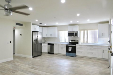 Condo in Delray Beach, Florida, 2 bedrooms  № 2088298 - photo 5